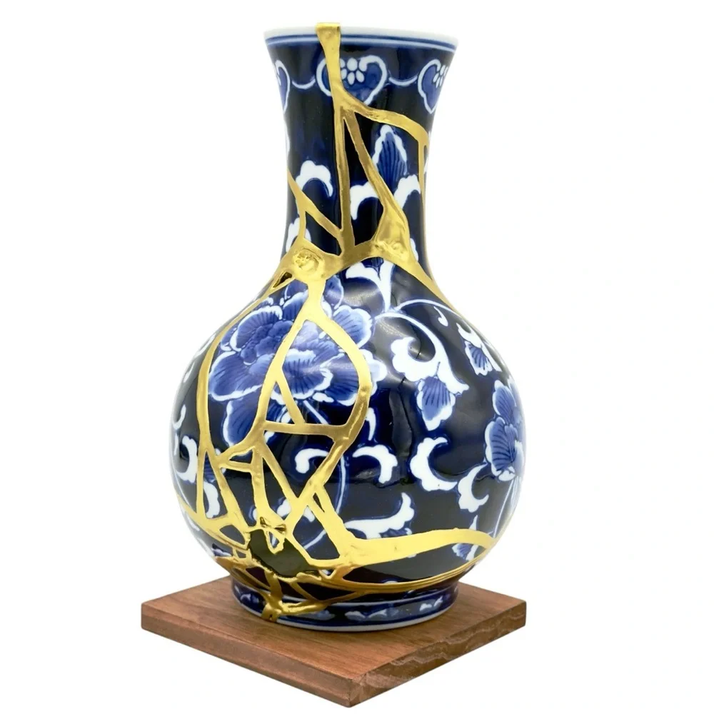Kintsugi Vase Chinese Porcelain Gold Crack Art Personal Growth Anniversary Gift